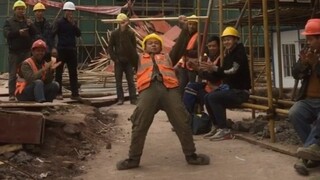 ให้คนงานได้เต้นรำแบบย้อนยุคที่ฉันเรียนมาเป็นเวลา 10 ปี