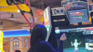 ความฝันของเด็กชายและเด็กหญิงนับล้านคน ทุ่มเงินลงไปบ้าง 【MONEY】Dance Machine Cover