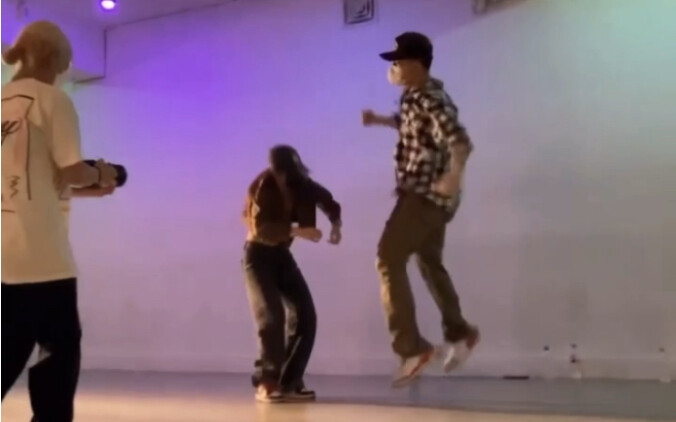 The student forgot the moves and was beaten by Jinwoo