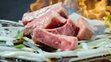 Berapa biaya untuk membuat daging sapi dengan daun bawang menggunakan daging sapi Wagyu A5?