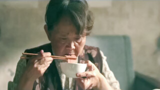 Two sons raise their own mother like a pig. Whoever loses a pound will raise her for another year.