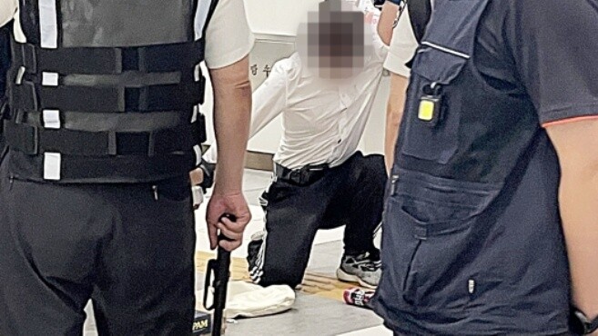 [Sad face] Yesterday, a man in Seoul, South Korea was arrested by the South Korean police because th