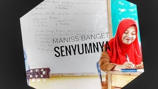 Bu guru yang cantik dibikin baper!!!dinyanyiin sama muridnya:)