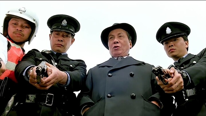 Sammo Hung vừa mới được thả khỏi tù, nhưng ngay giây tiếp theo anh đã bị xe cảnh sát bao vây và bắt 