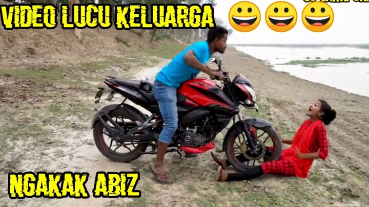 pria ini menabrak anunya si cewek sampai kesakitan#video lucu