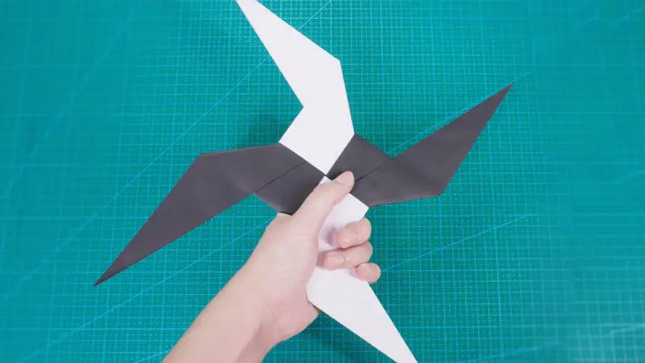 Paper folding-Cyclotron Sword