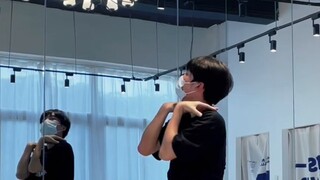 Đưa bạn đời đi cùng để điều chỉnh cũng không phải là điều xấu. Điệp khúc "Bite me" của ENHYPEN hoàn 