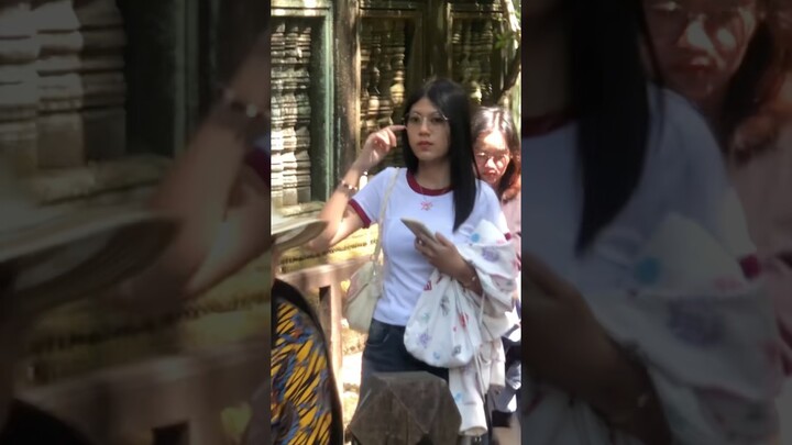 Beautiful girls #streetwalk #walkingstreet #4k #angkorwat #cambodia #shorts #beautiful #walkingtour