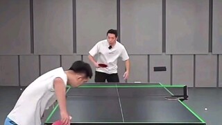 [Xu Xin] Potongan langsung 20231024: Fan Shengpeng melakukan servis, Xu Xin memperagakan servis pend