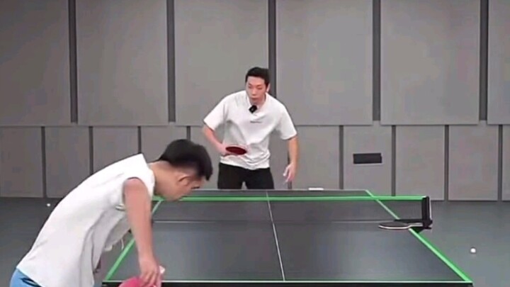 [Xu Xin] 20231024 live cut: Fan Shengpeng giao bóng, Xu Xin trình diễn cú giao bóng ngắn bằng vợt ng