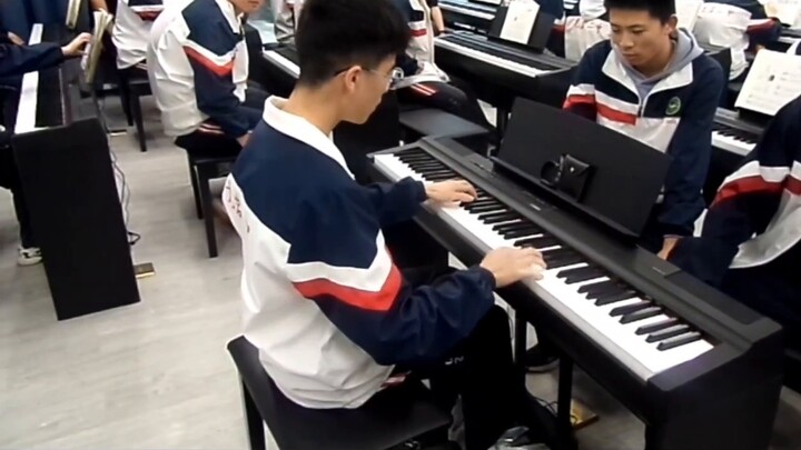 "すずめ (铃萌)" by Longyan No. 2 Middle School Music Class Crazy