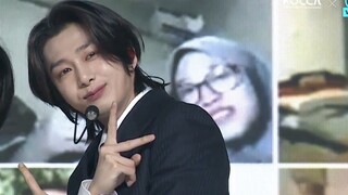เช่นเดียวกับเรื่องราวของ Chae Hyung-won ที่นักเลงถูกบังคับให้แสดงบนเวทีเพียงเพื่อทำให้ลูกสาวของเขามี