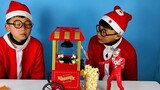 Ozawa dan saudaranya bermain dengan mainan mesin popcorn, memasukkan jagung dan Anda bisa mengeluark