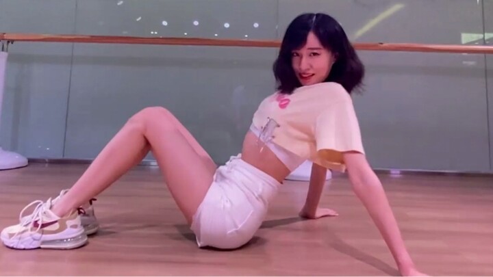 [Youjia Art Qi·Teacher Tang Wiggle Wiggle] I am teasing you! Summer sexy girl group dance cover