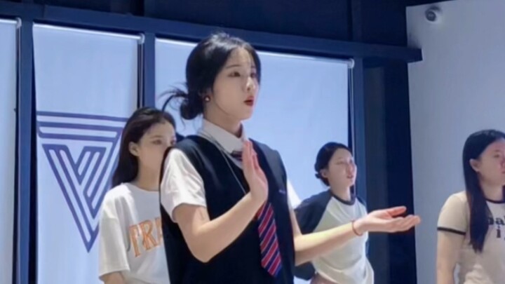 Korean dance cover/【Hype Boy-NEWJEANS】I really like the style of Newjeans! I also like this classroo