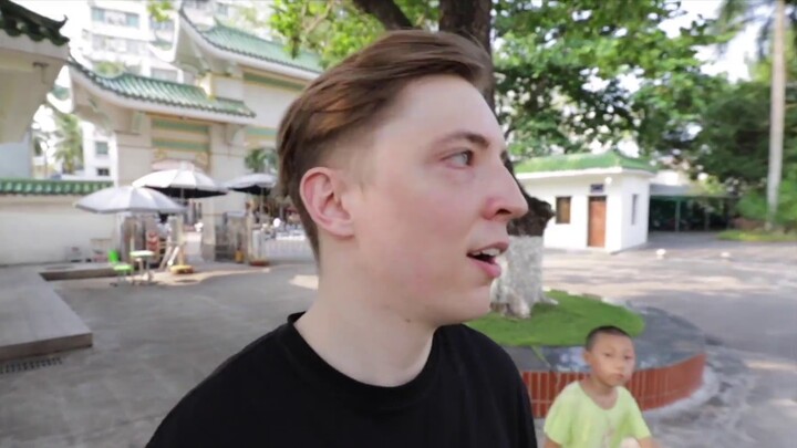 A foreigner returned to his hometown in China, and when he was a child, he was here...