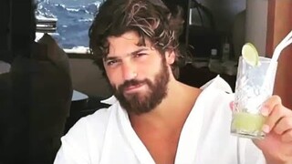 Can Yaman and demet Ozdemir