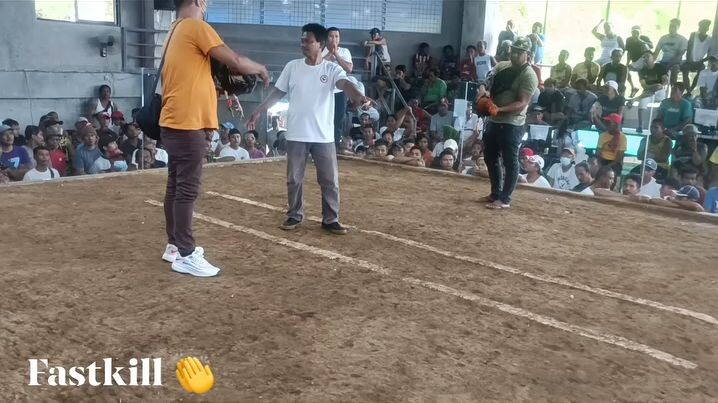 Ito yung first fight ✨ dehadong dehado kwality yung kalaban pero hindi na pinaporma 👏