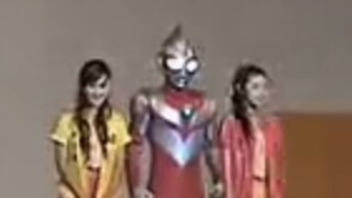 Versi langsung Ultraman Forever