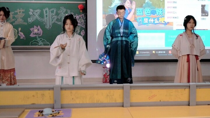 "I send my longing to the bright moon, and the bright moon shines on my heart" Sujin Hanfu Club Welc