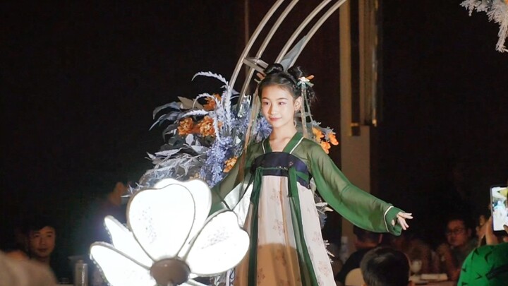 希望每个女孩都能嫁给爱情