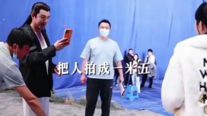 赵丽颖:“啊，林更新，我要疯了，你是怎么把我拍成一米五的？？？”