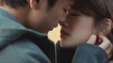 [Tongues intertwined] This kind of kiss should be unforgettable for both the hero and heroine.