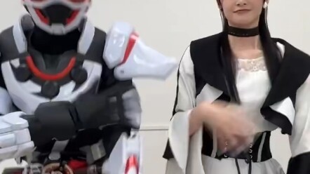 Kamen Rider Ji Fox dances with his wife