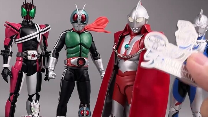 Ultraman và Kamen Rider cùng nhau giành chiến thắng! Thử nghiệm mở hộp huy hiệu kim loại kỷ niệm 55 