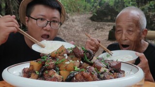 1kg thịt ba chỉ, 2 nấm đông cô làm “Thịt Kho Nấm Đông Cô” mềm béo ngậy