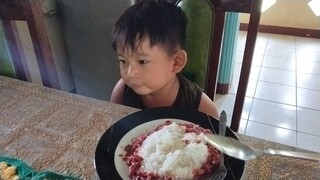 Eating rice with corned beef (ceejay Mukbang)