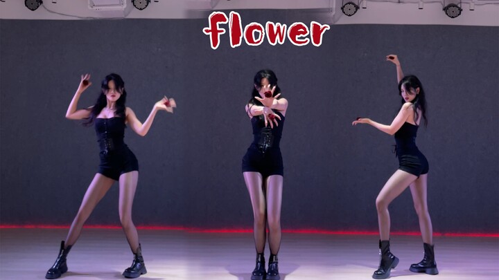 Jisoo sister’s [flower] dance cover ~ I can’t handle the red stockings and can only wear black stock