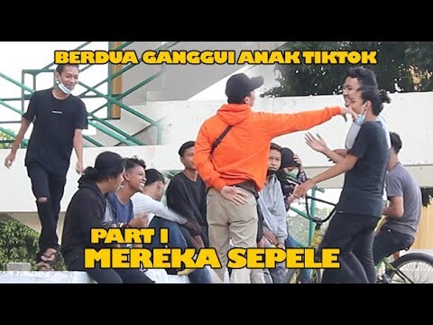 SATU KAMPUNG KAMI BAWA!!! MEREKA TETAP MELAWAN DAN AKHIR NYA  NGALAH MILIH CABUT!!! PRANK INDONESIA