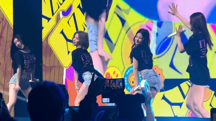 ITZY โชว์เต้น Twerking ในคอนเสิร์ตที่อเมริกา มีอะไรเพิ่มเข้ามาในการออกอากาศในอเมริกากันแน่?