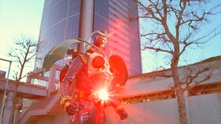 Memperhatikan para ksatria yang meminjam kekuatan No. 1 dan Kuuga di antara Kamen Rider