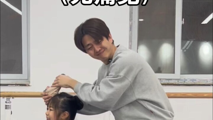 小石榴的练大招之路。 #舞蹈生 #萌娃