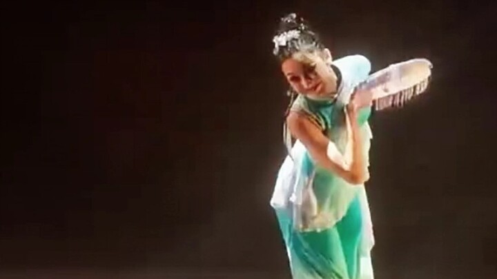 ความแข็งแกร่งของ Beijing Dance Academy และ Minzu University ที่สามารถคว้าอันดับหนึ่งในทั้งสองการแข่ง