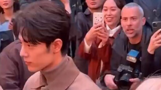 Fotografer dalam fokus: "Xiao, lihat kembali ke arahku!!!" ! ! Kakek CEO: "Xiao, lihat ke belakang!"