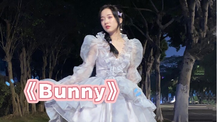 [แมนนี่เต้นริมถนนหลังเลิกงาน] ชุดนี้อาจจะไม่เหมาะกับการเป็นพิธีกรแต่ก็เหมาะกับการเต้นแน่นอน~