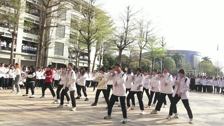 Is there dancing during the break in high school? ? The full live video of the random dance during t