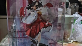 Giờ thì bố tôi cũng biết tên cô ấy là Hakurei Reimu, tôi buồn quá