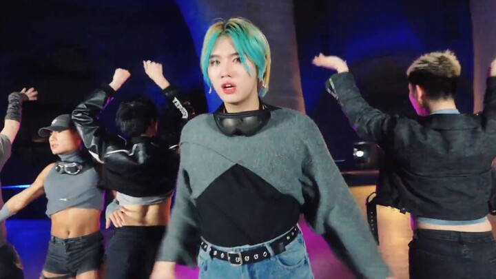 การเต้น SET ME FREE เพียงครั้งเดียวบนเครือข่ายทั้งหมด โดยมีแฟนกระต่ายชายทุกคนเต้นกัน และสมาชิกทุกคนเ