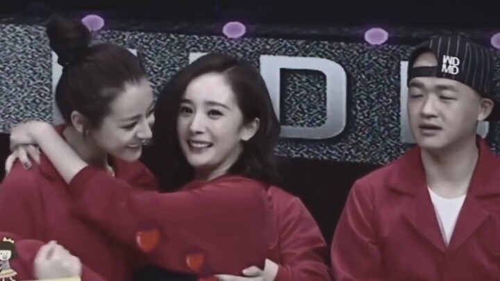 Yang Mi talked about Dilireba in her talk show: We are all good friends, each doing our own work