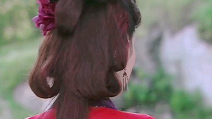 Only she would dye her hair red while acting in a costume drama, which makes people feel it is reaso