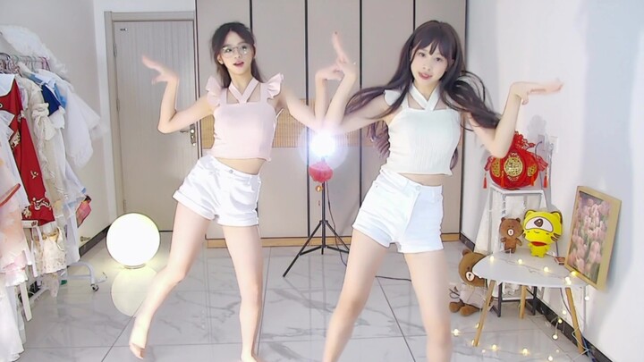 Mungkinkah seorang Hype Boy debut dengan membawakan lagu cover dance?