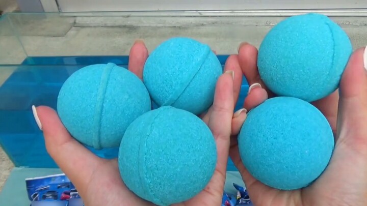 "Bola Mandi Mobil Toyota" Ada banyak mobil menarik di bola mandi!