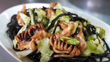 Thức ăn đường phố Nhật Bản - Mì đen xào mực ống | Street Food