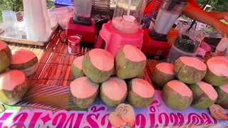 ร้านมะพร้าวน้ำหอมนมสดปั่นริมทาง ขายดี