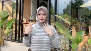 ajakin ke cafe dong 😋