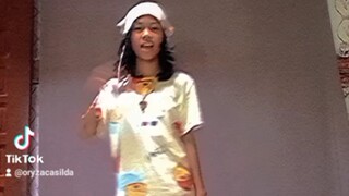 Cosplay bebek tidur dance bumble bee